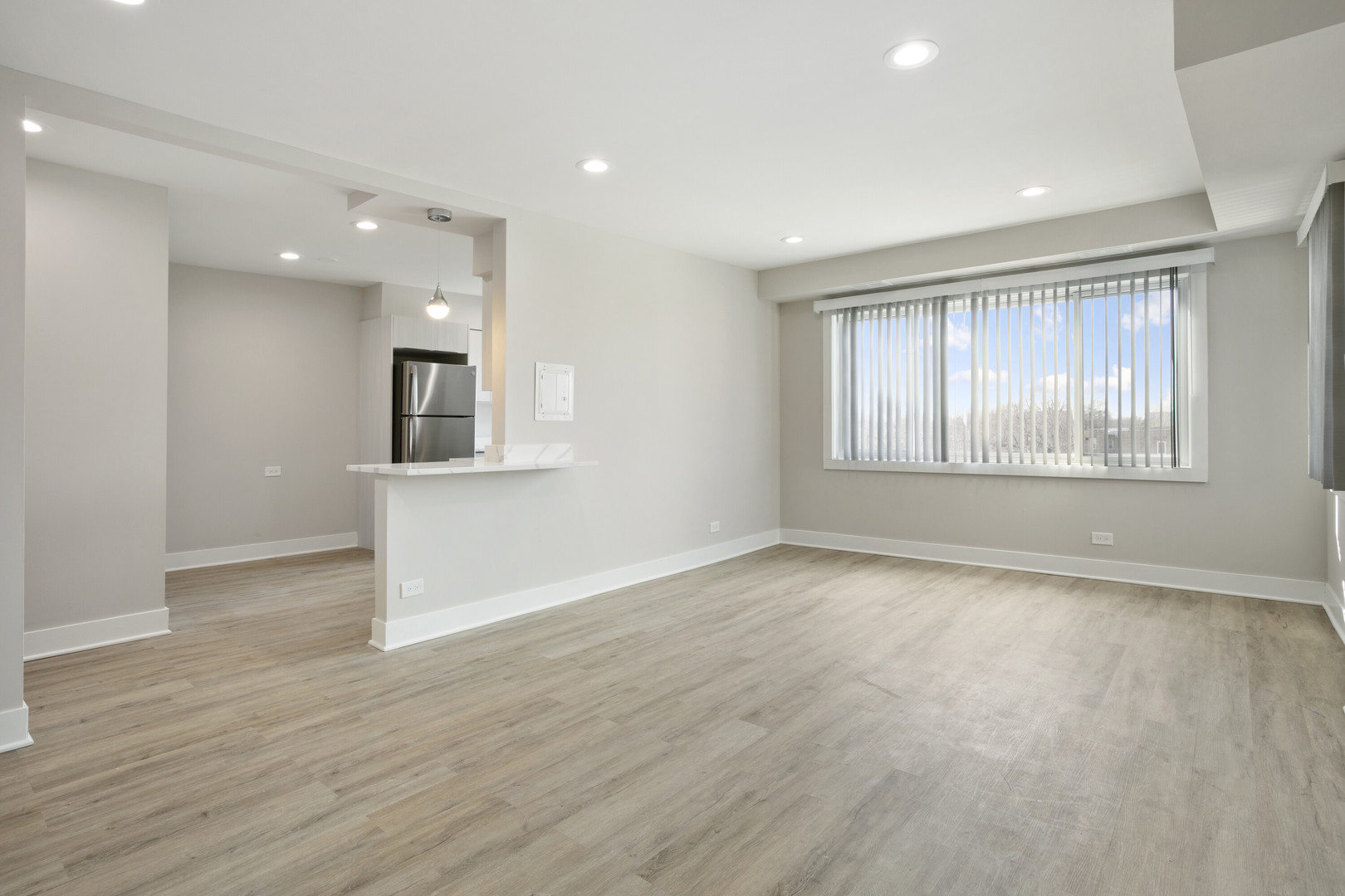 2333 W Lunt Avenue Unit: 202