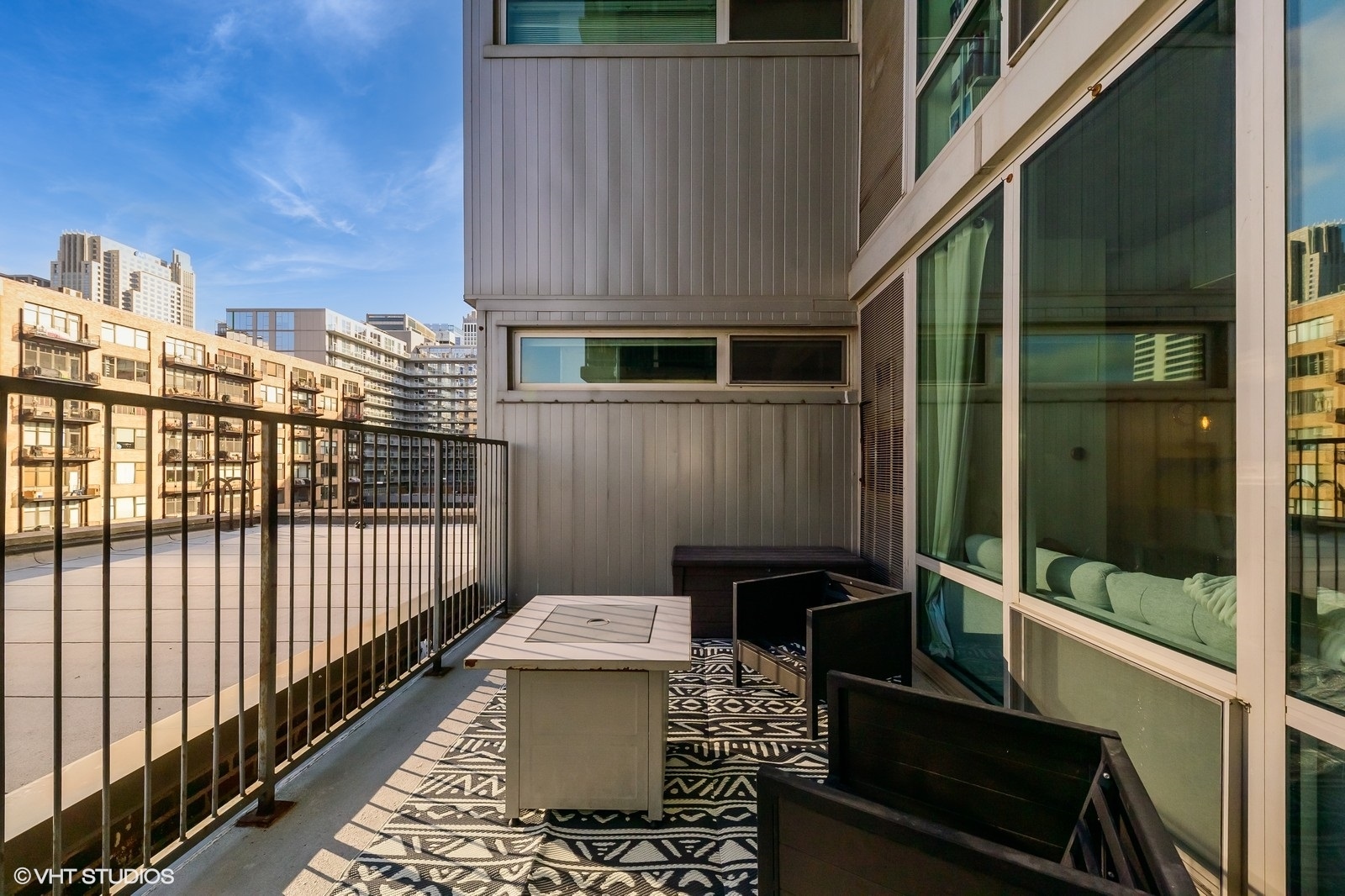 700 W VAN BUREN Street Unit: 610