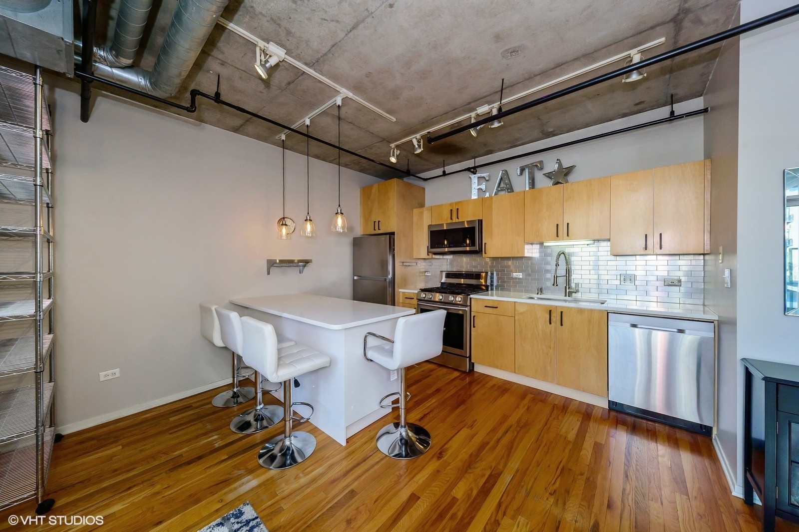 700 W VAN BUREN Street Unit: 610