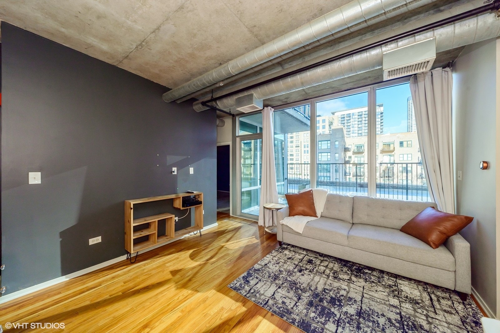 700 W VAN BUREN Street Unit: 610