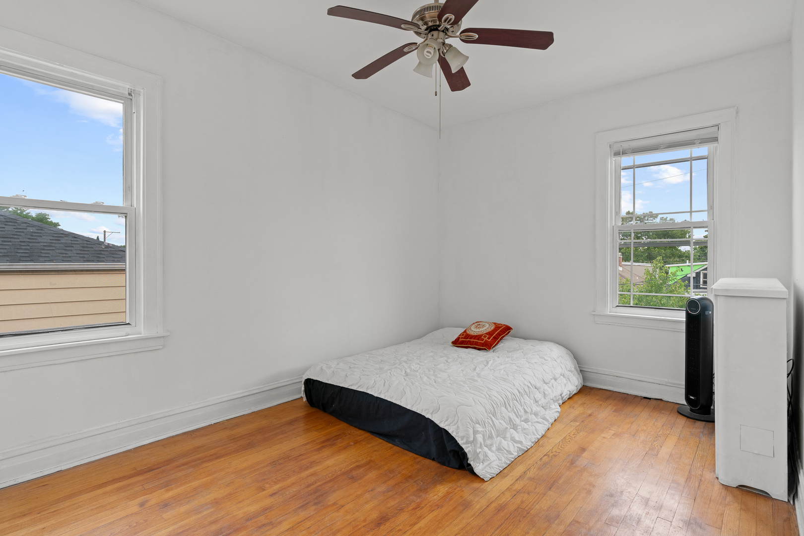 5428 W Berteau Avenue Unit: 2