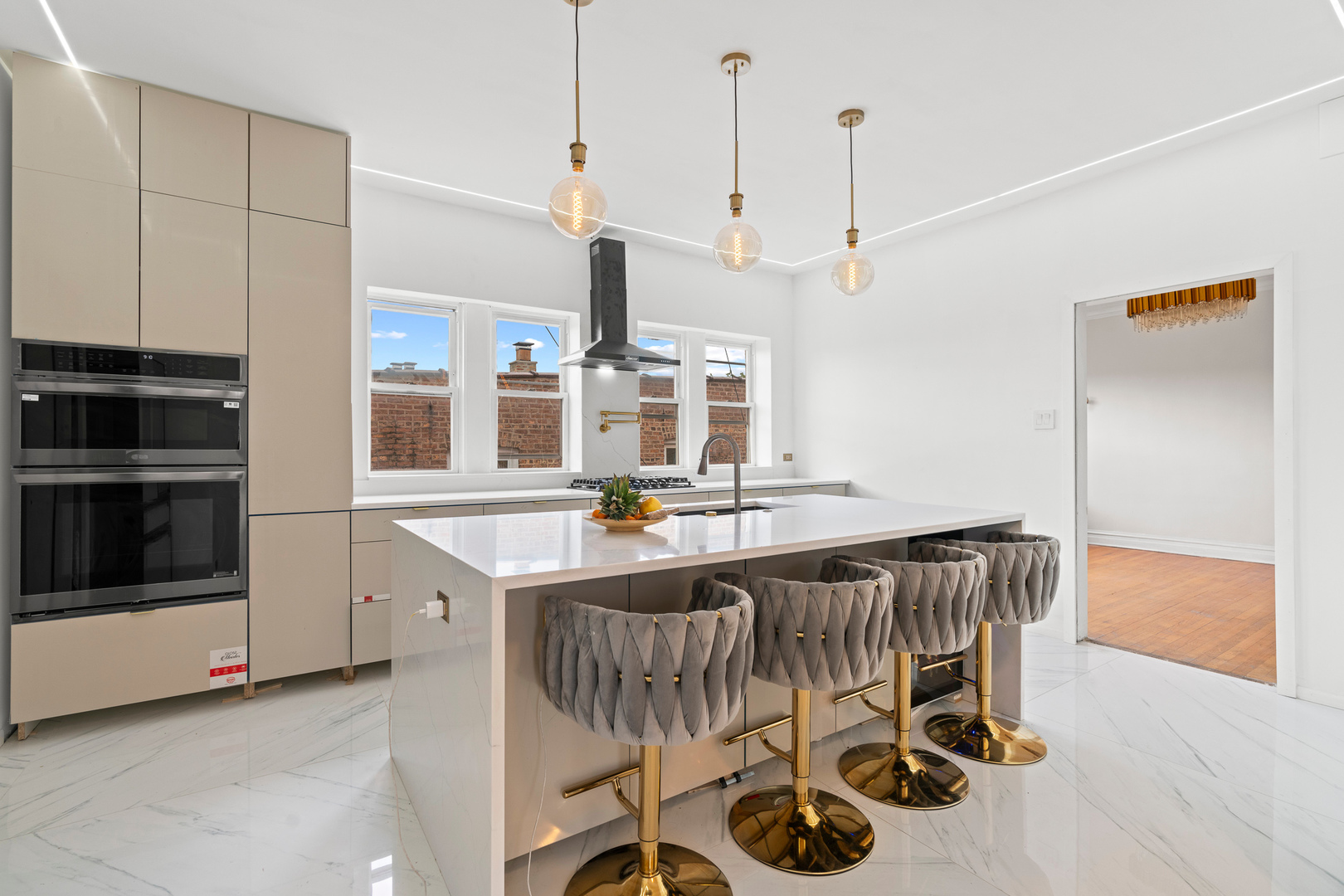 5428 W Berteau Avenue Unit: 2