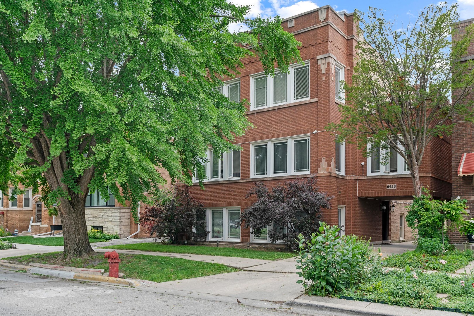 5428 W Berteau Avenue Unit: 2