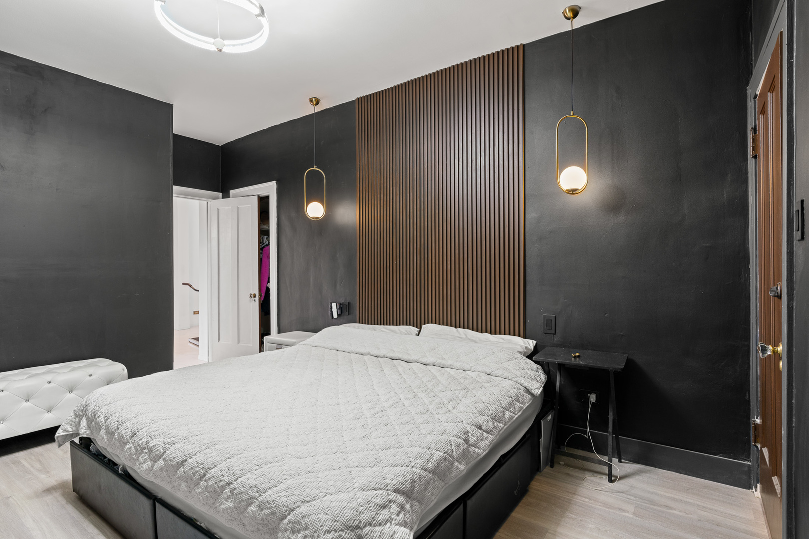 5428 W Berteau Avenue Unit: 2