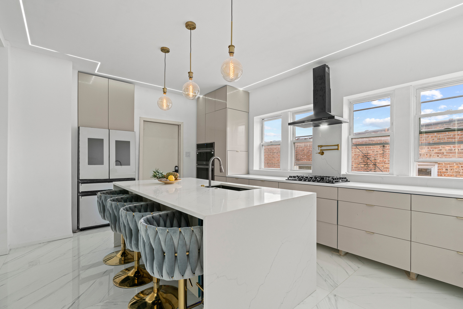 5428 W Berteau Avenue Unit: 2