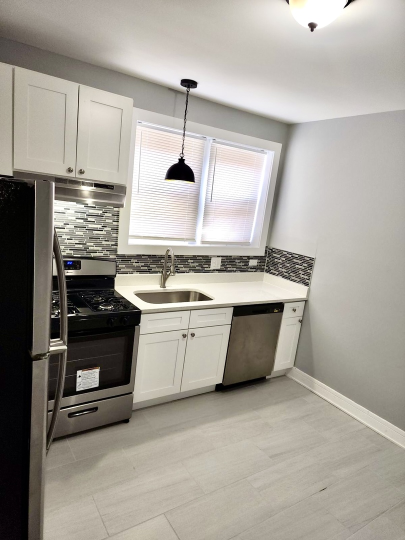 6023 S Fairfield Avenue