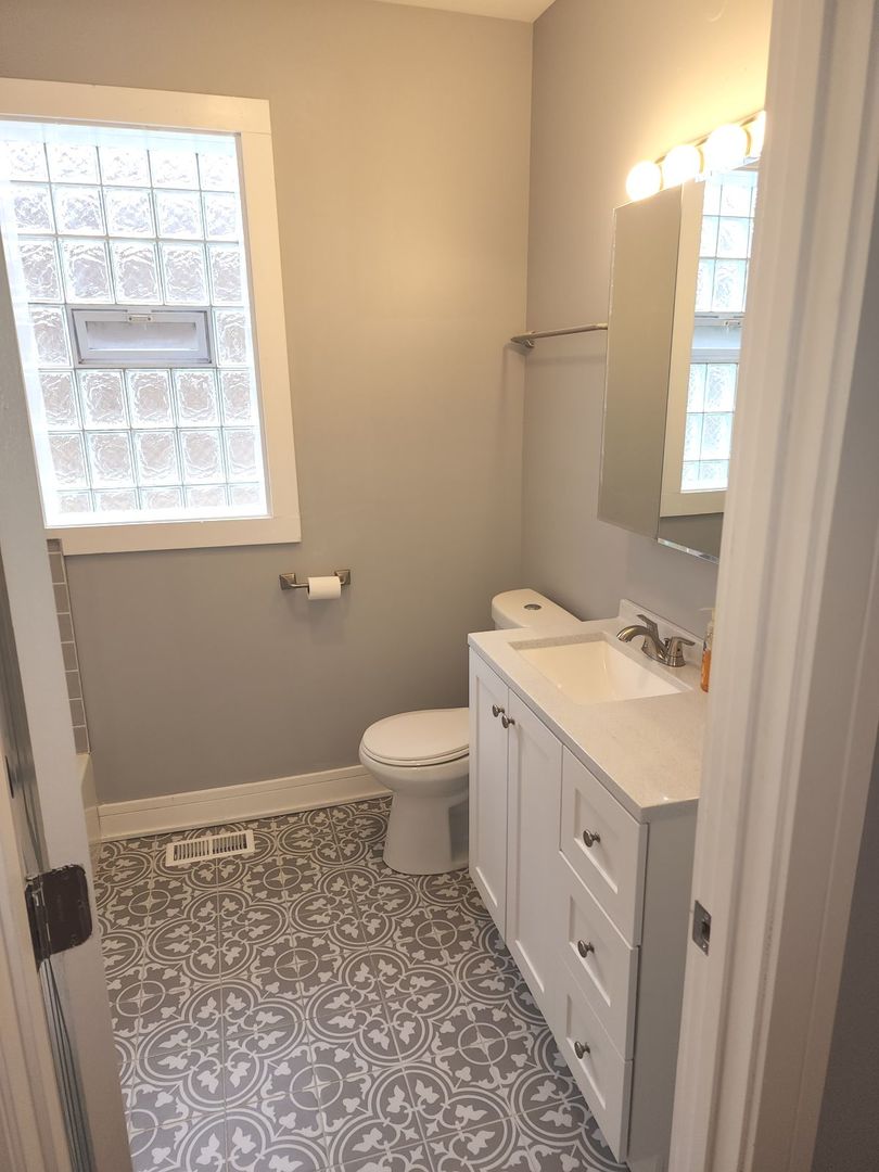 6023 S Fairfield Avenue