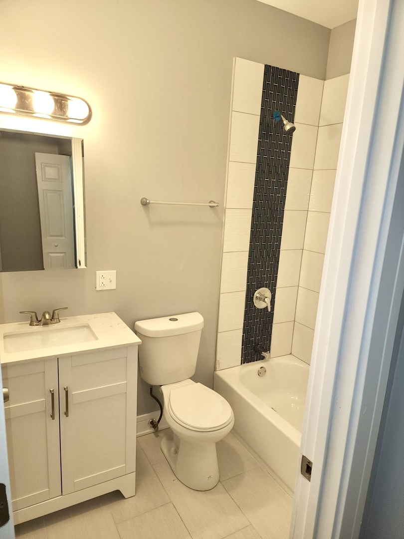 6023 S Fairfield Avenue