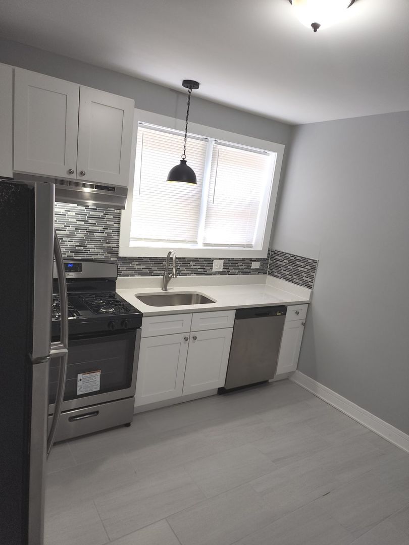 6023 S Fairfield Avenue