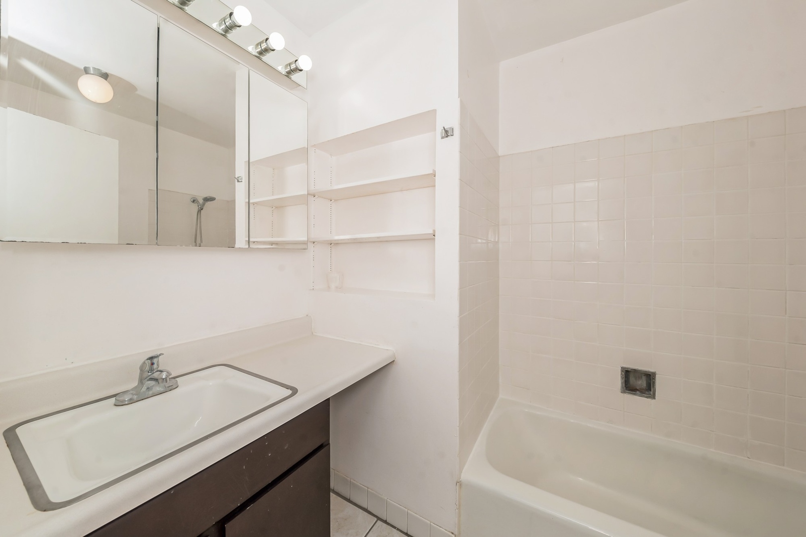 5472 S Ingleside Avenue