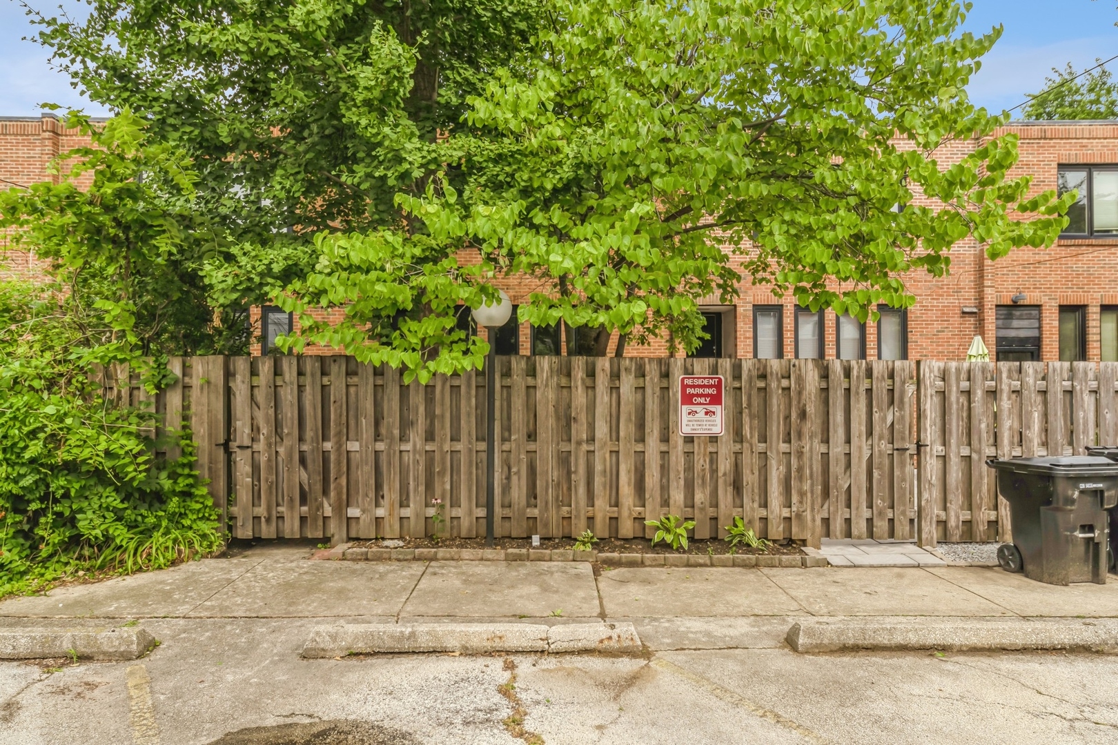 5472 S Ingleside Avenue