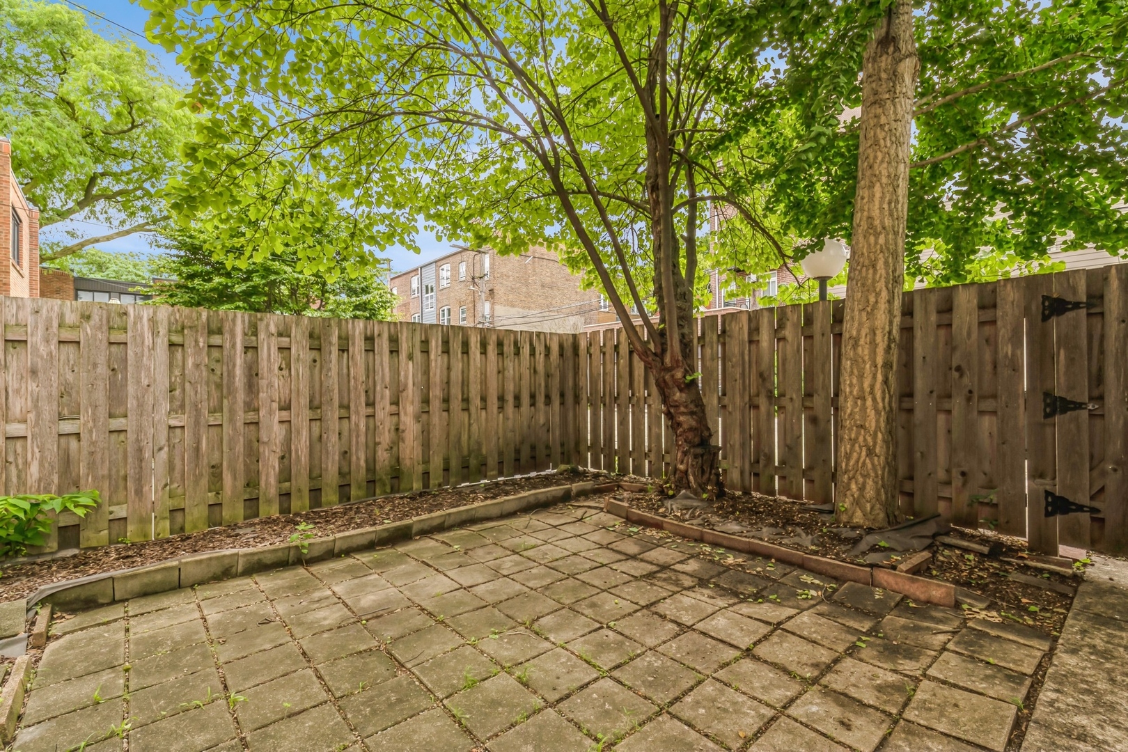 5472 S Ingleside Avenue