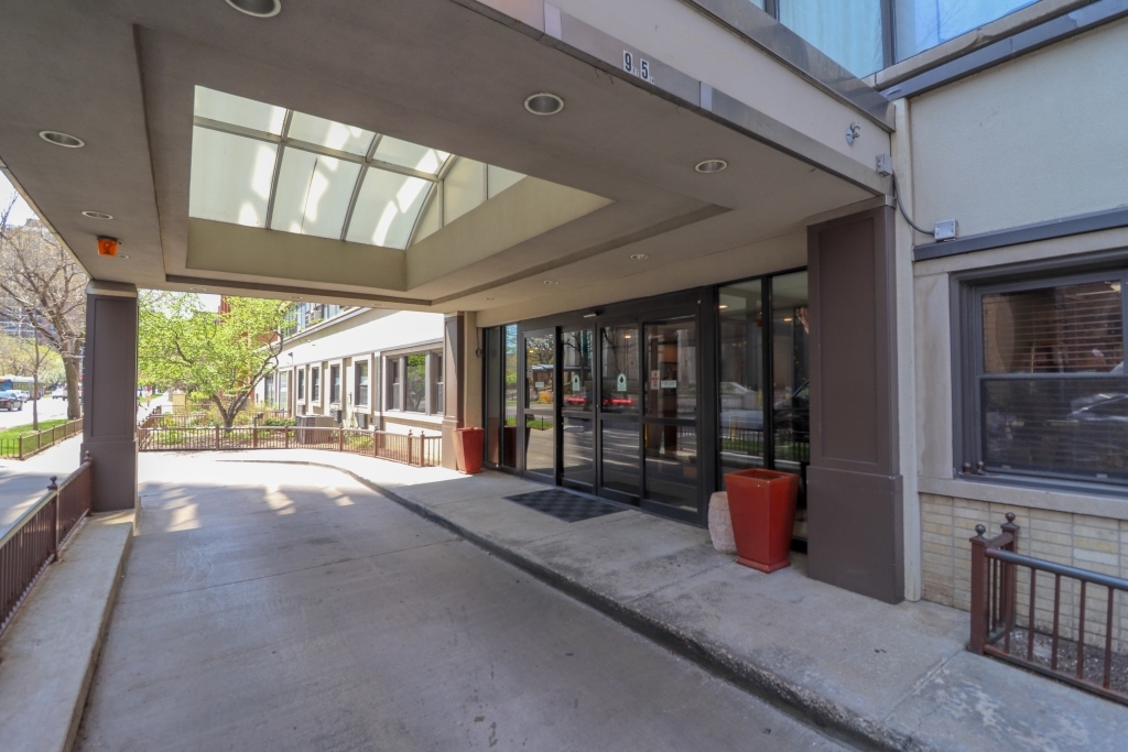 6030 N Sheridan Road Unit: 2011