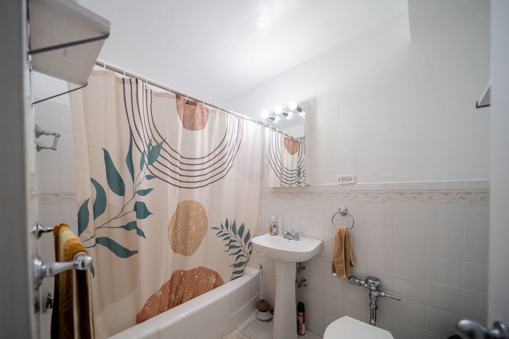 6030 N Sheridan Road Unit: 2011