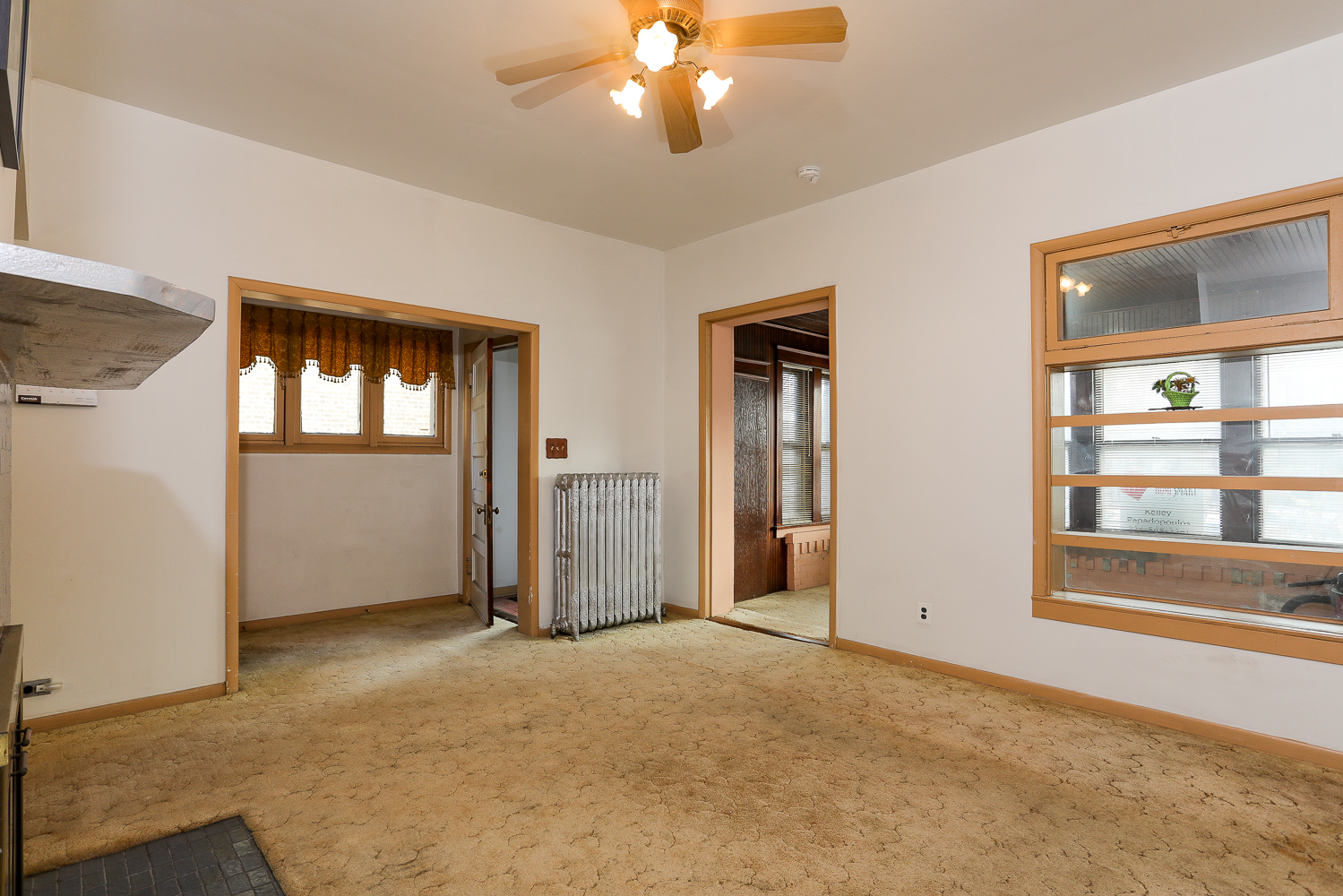 2012 W Greenleaf Avenue