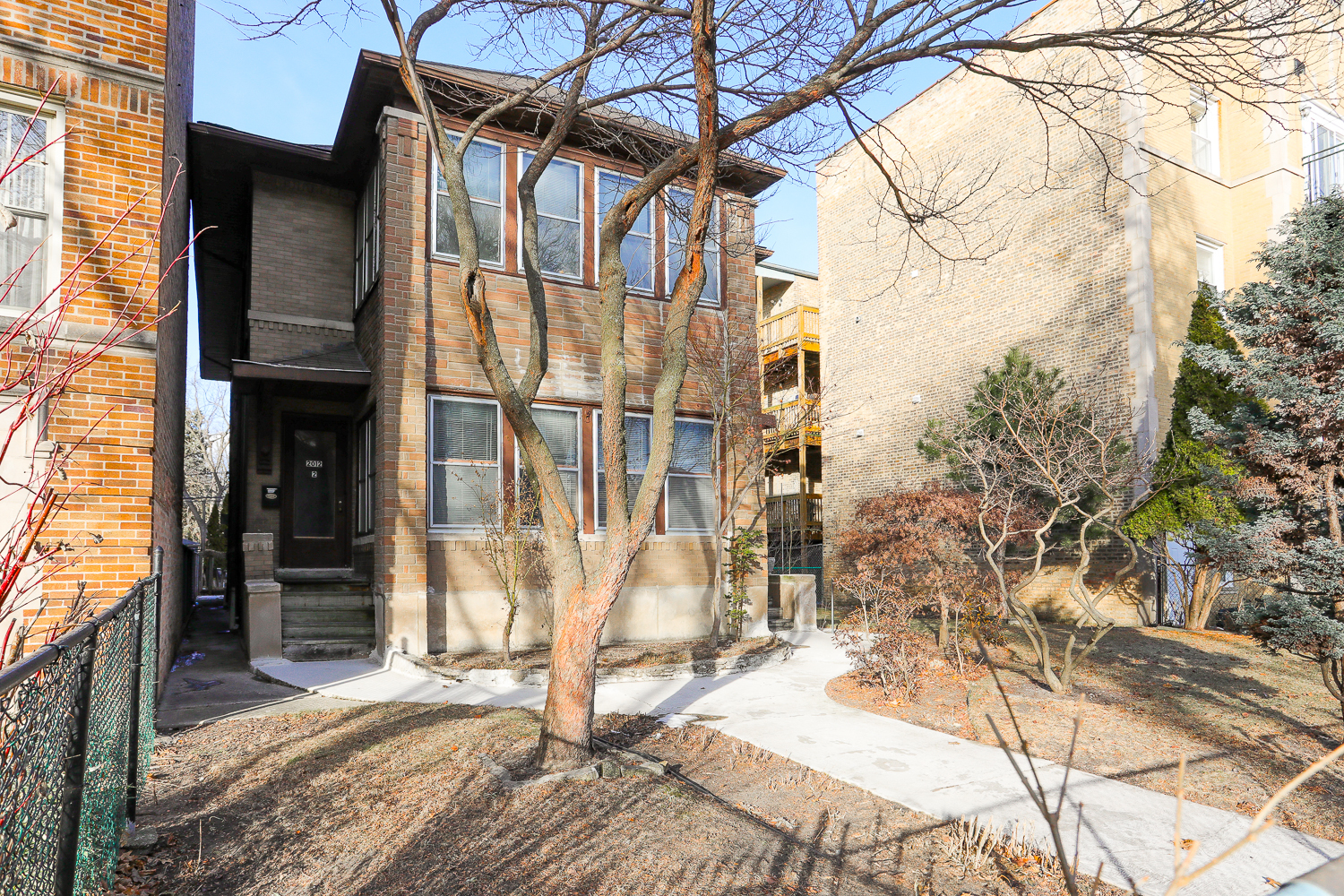 2012 W Greenleaf Avenue
