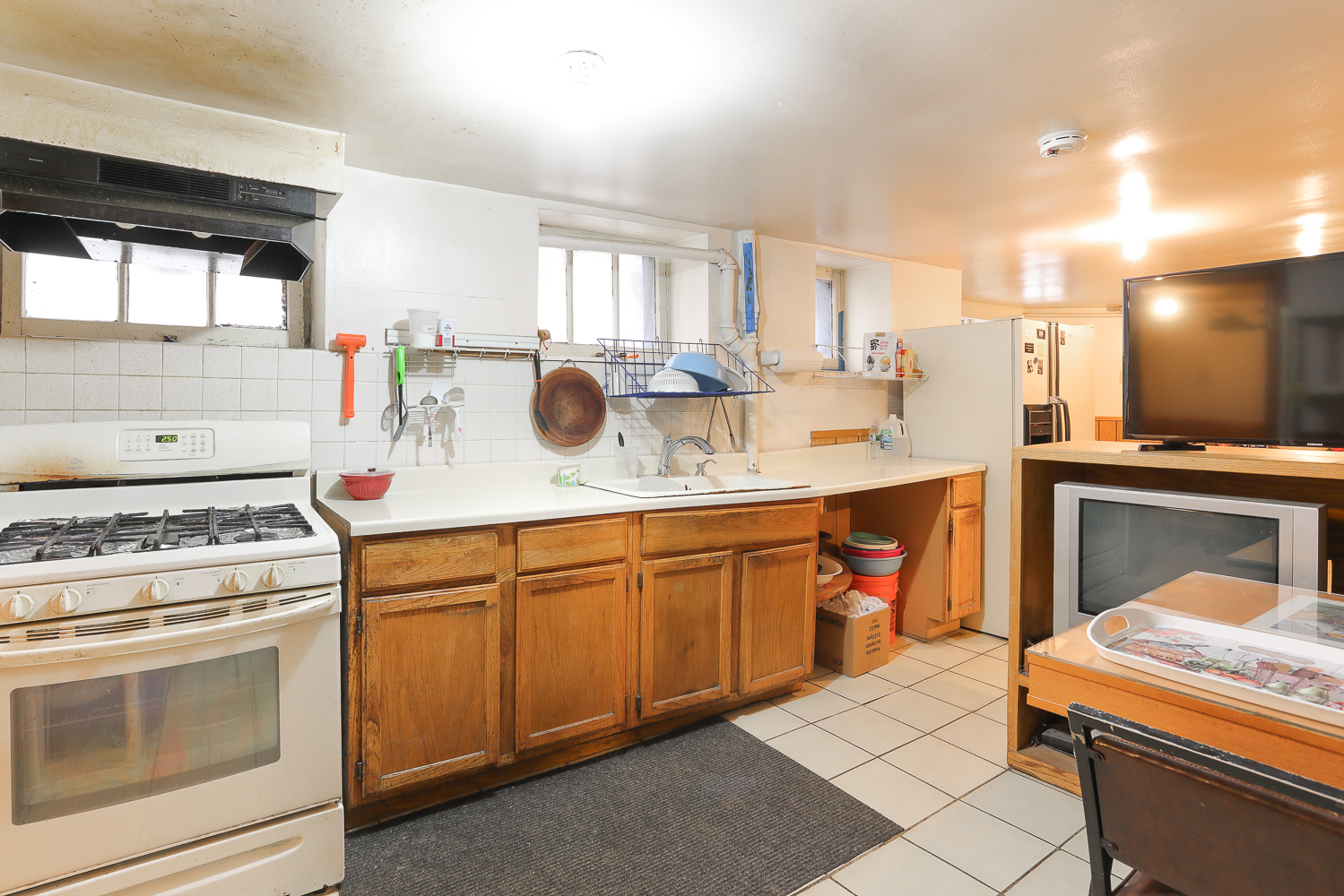 2012 W Greenleaf Avenue