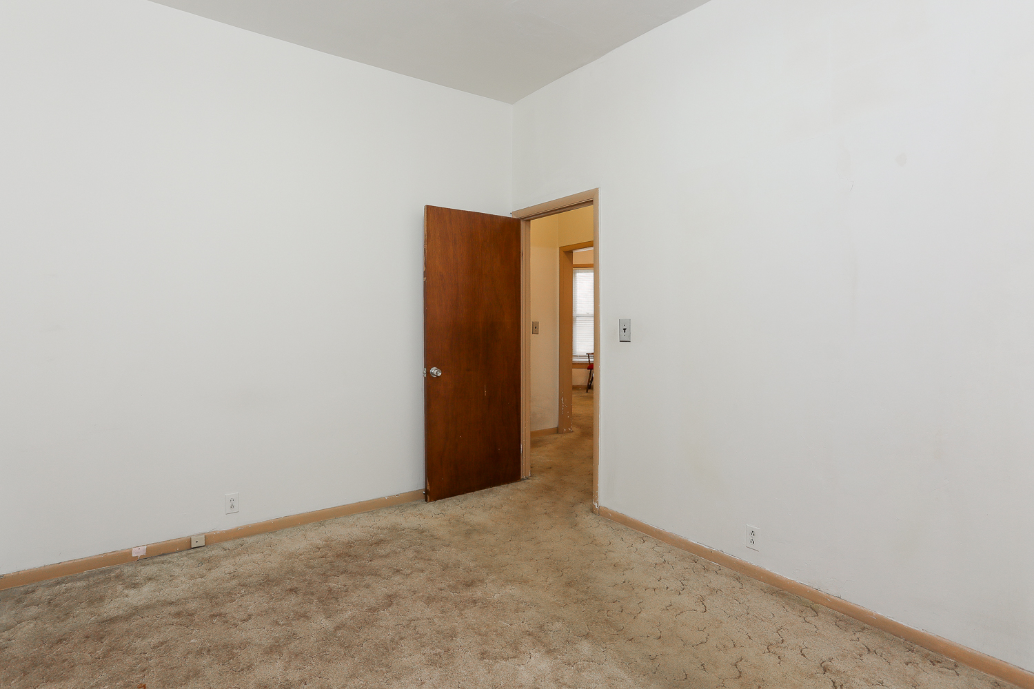 2012 W Greenleaf Avenue