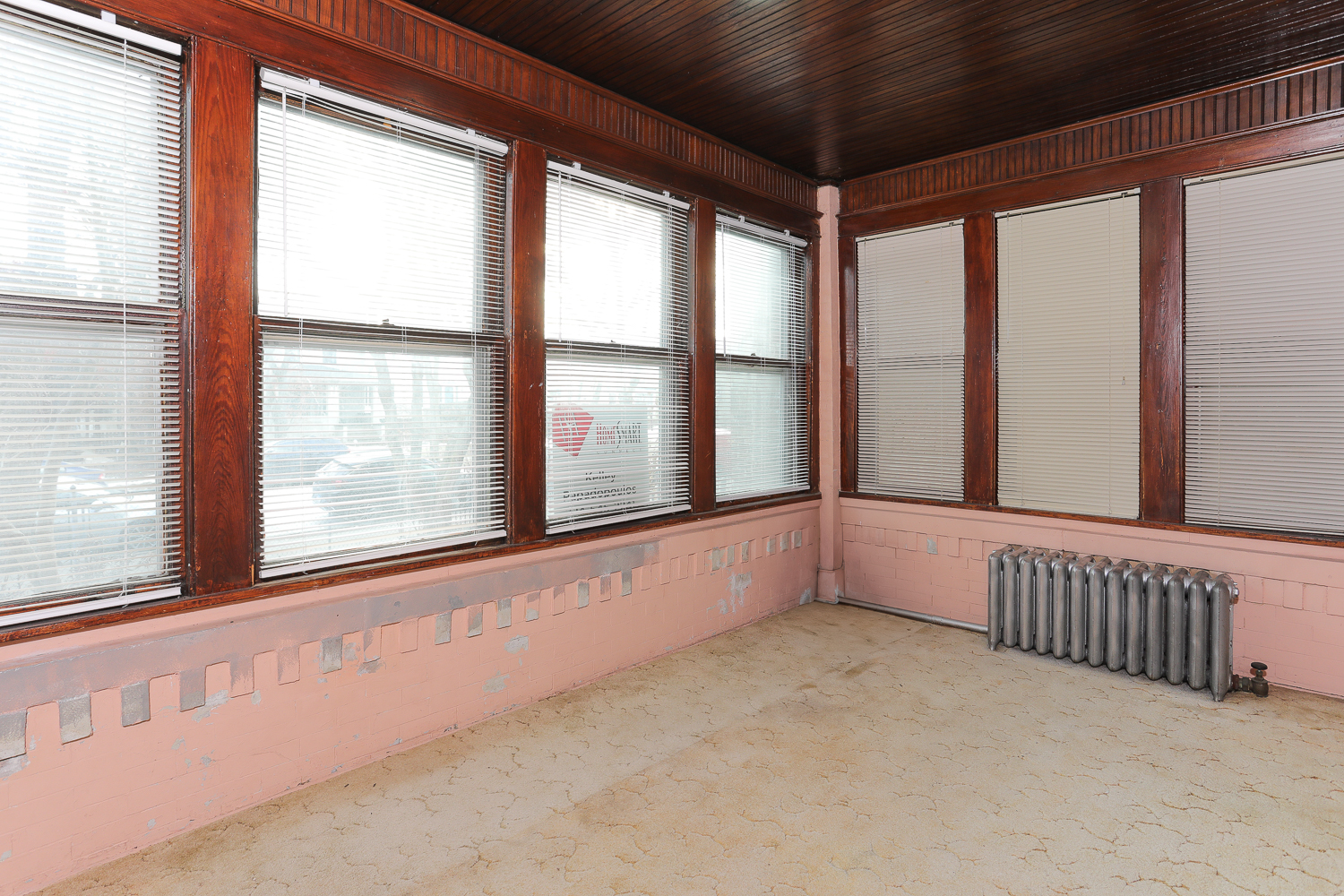 2012 W Greenleaf Avenue