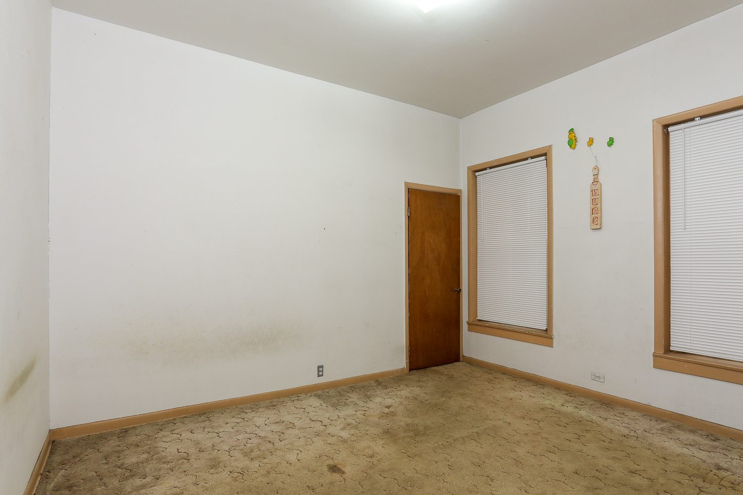 2012 W Greenleaf Avenue