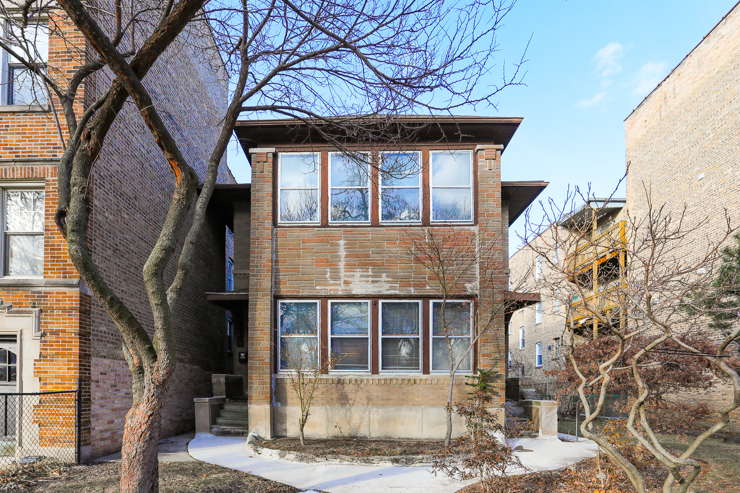 2012 W Greenleaf Avenue