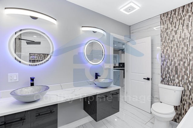 8242 S Saginaw Avenue