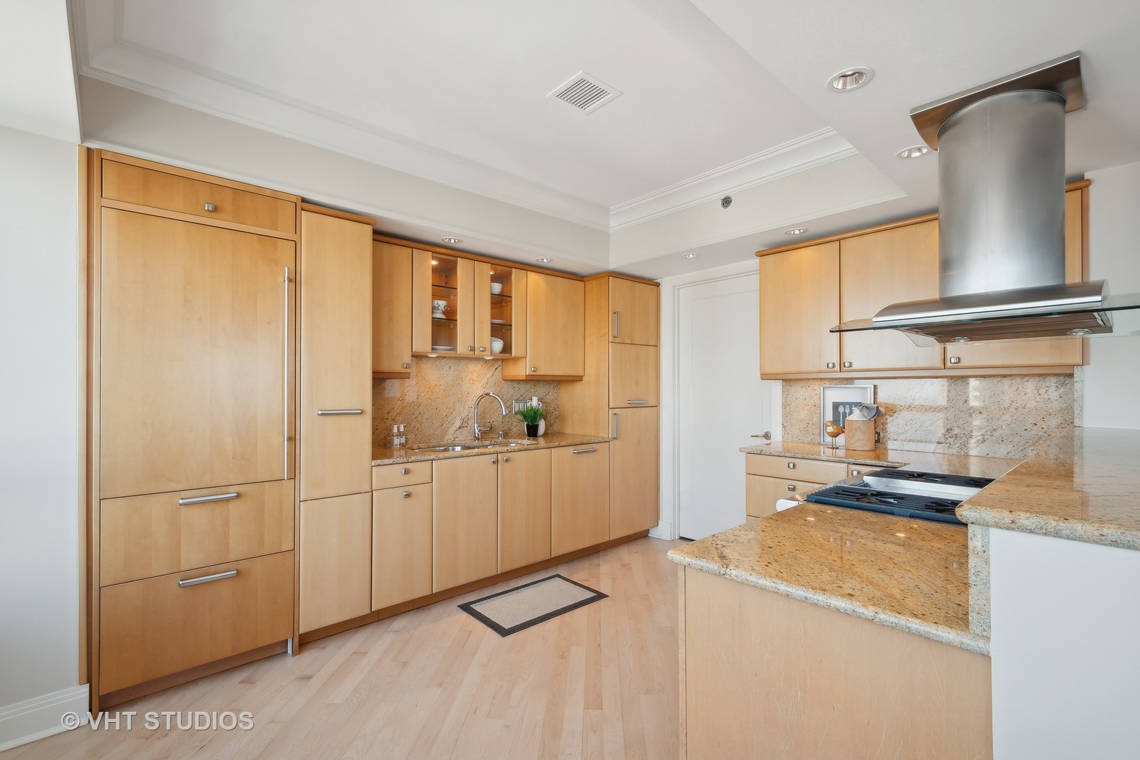 800 N Michigan Avenue Unit: 3703