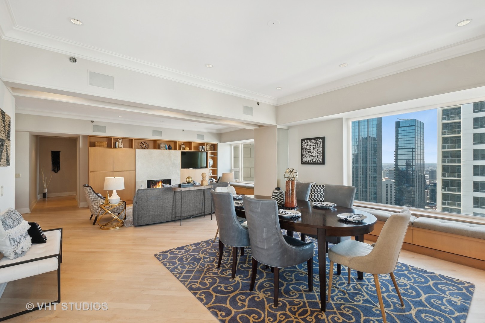 800 N Michigan Avenue Unit: 3703