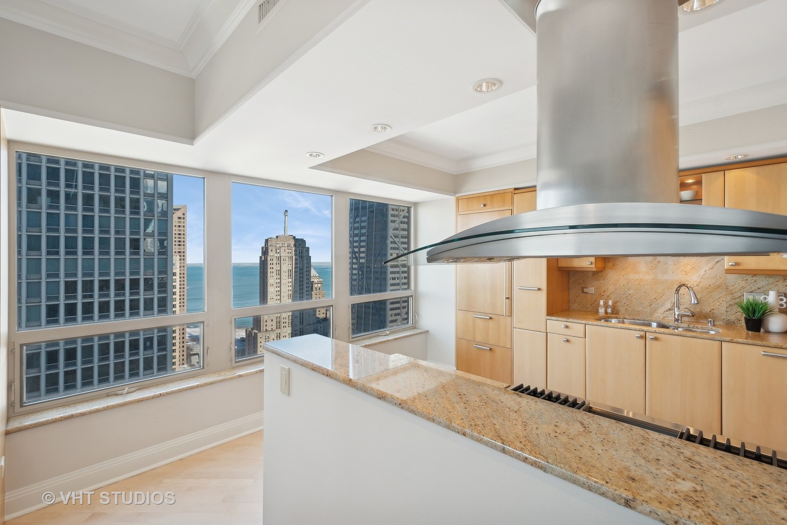 800 N Michigan Avenue Unit: 3703