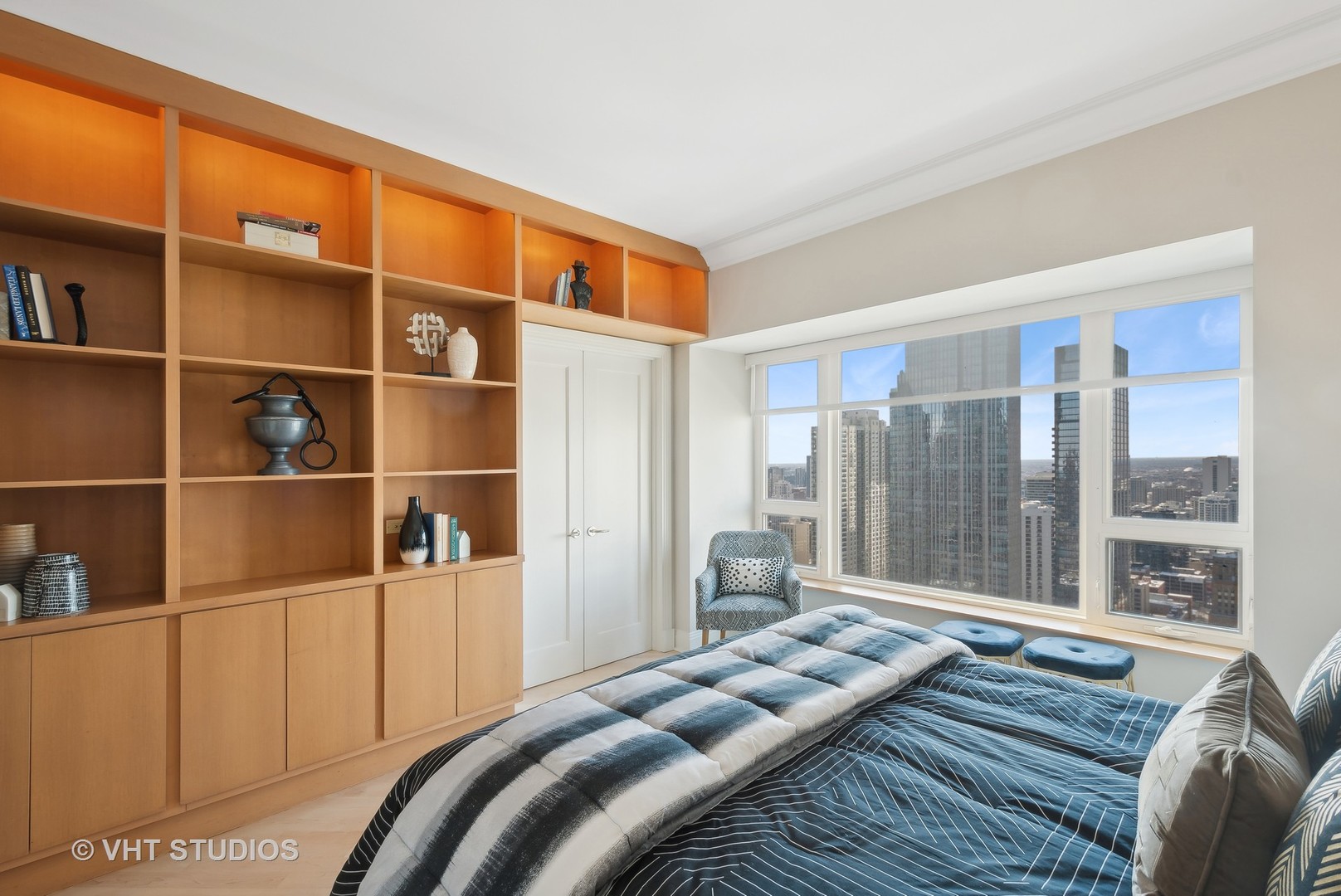 800 N Michigan Avenue Unit: 3703