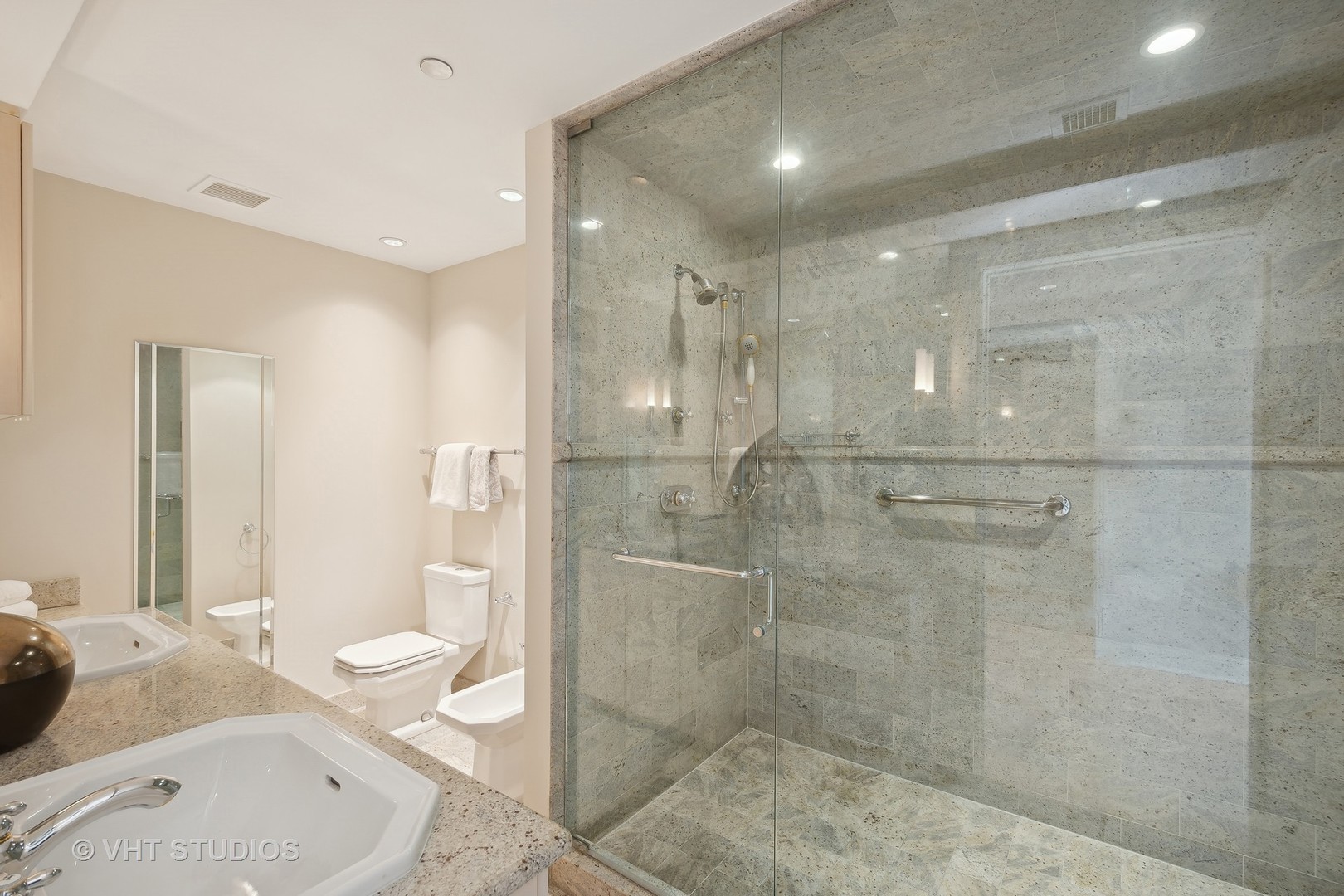 800 N Michigan Avenue Unit: 3703