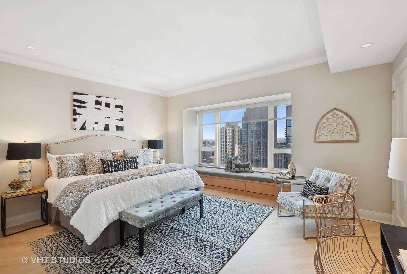 800 N Michigan Avenue Unit: 3703