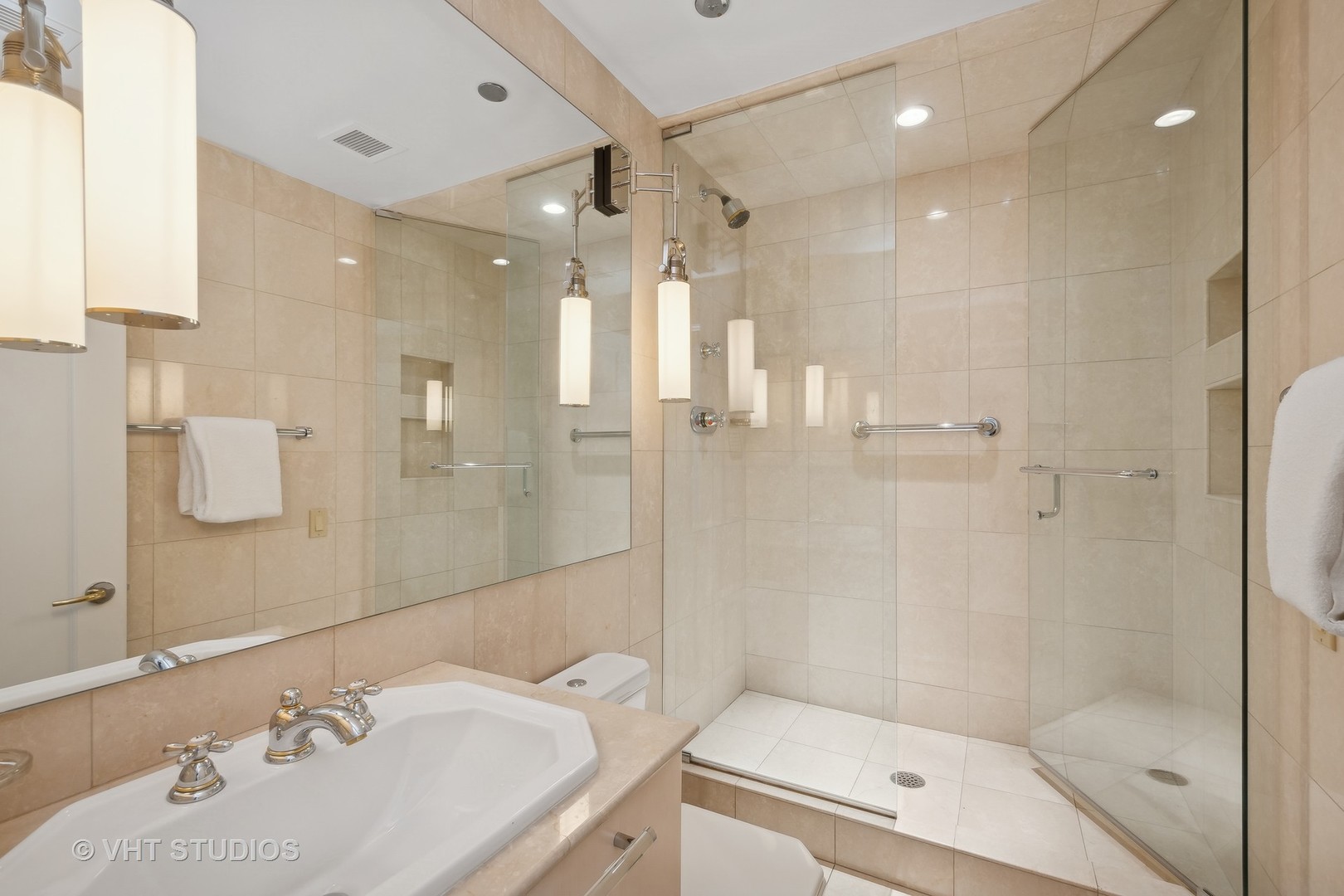 800 N Michigan Avenue Unit: 3703