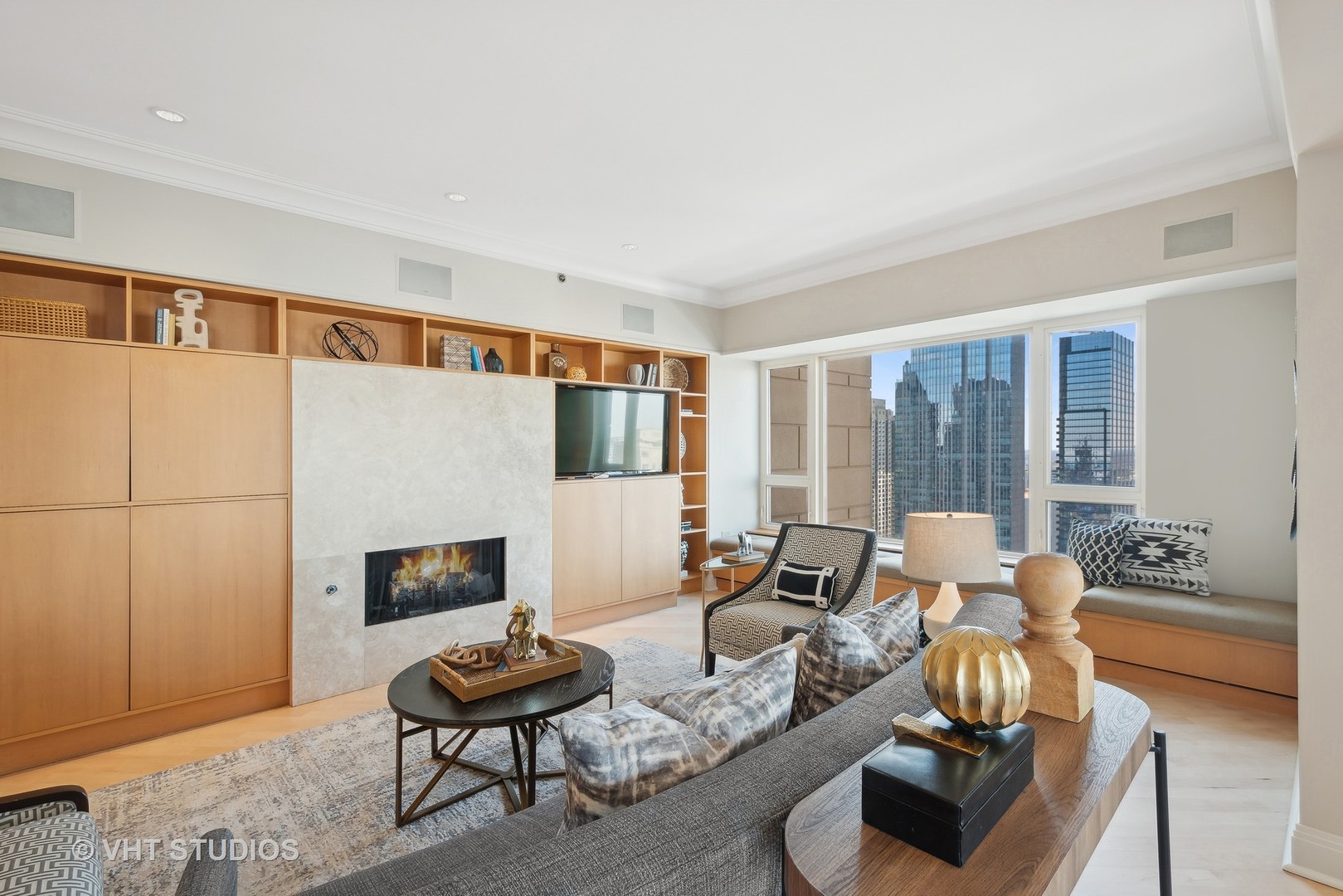 800 N Michigan Avenue Unit: 3703