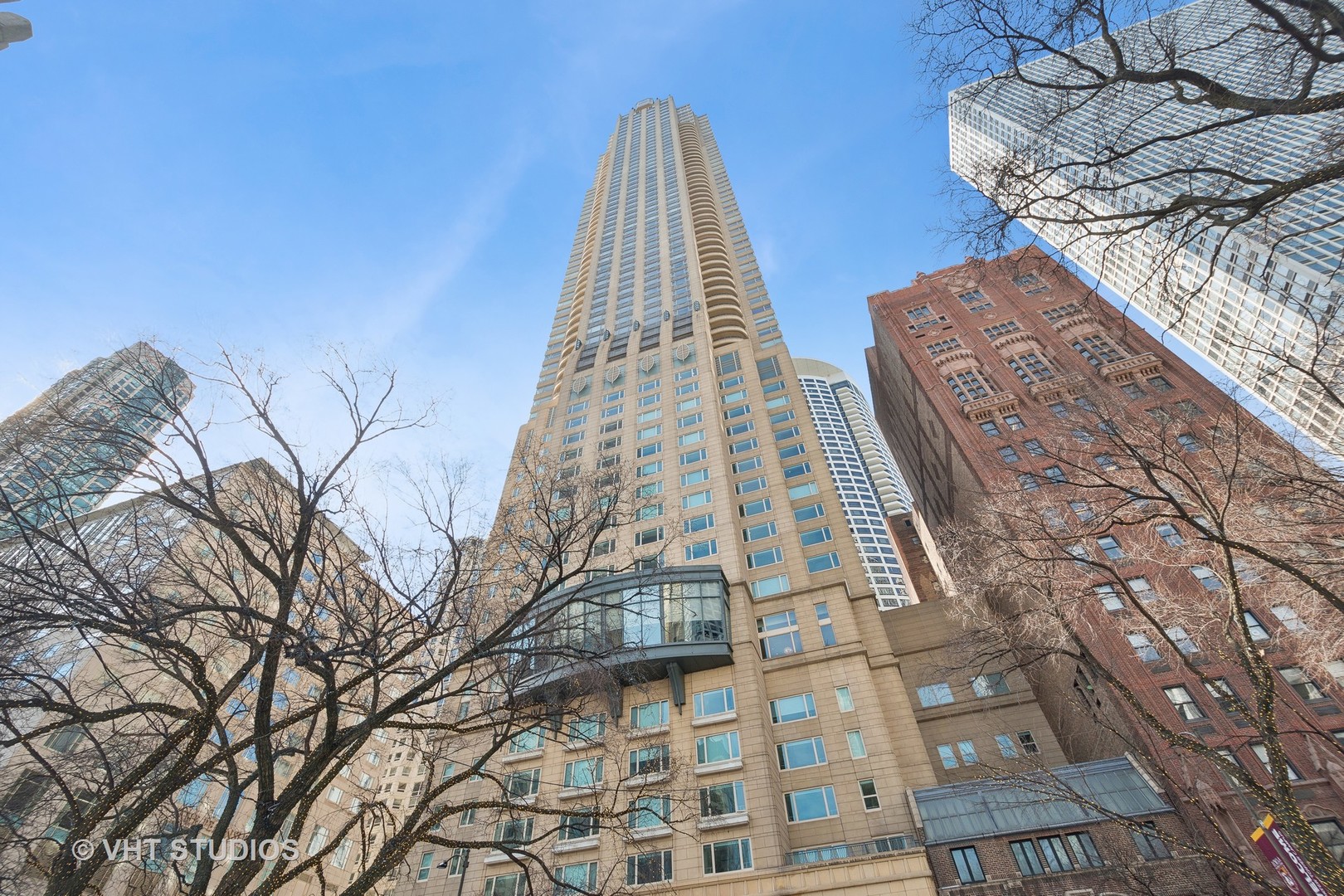 800 N Michigan Avenue Unit: 3703