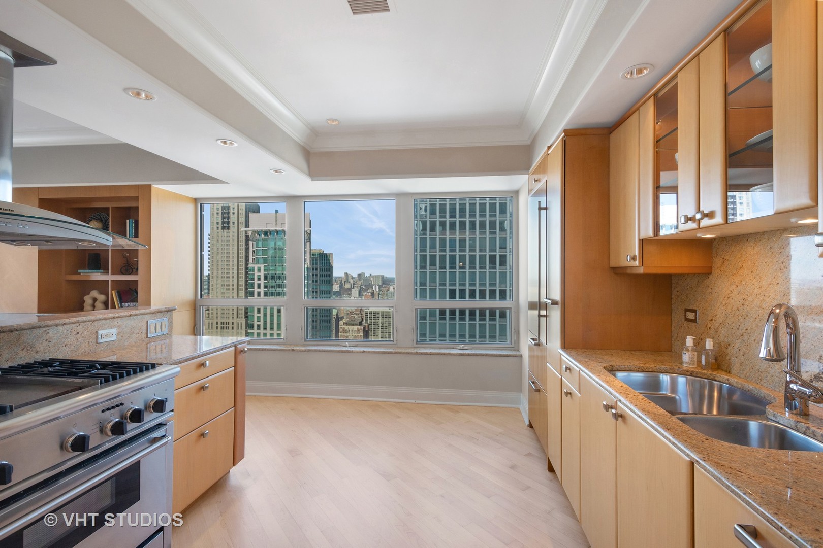 800 N Michigan Avenue Unit: 3703