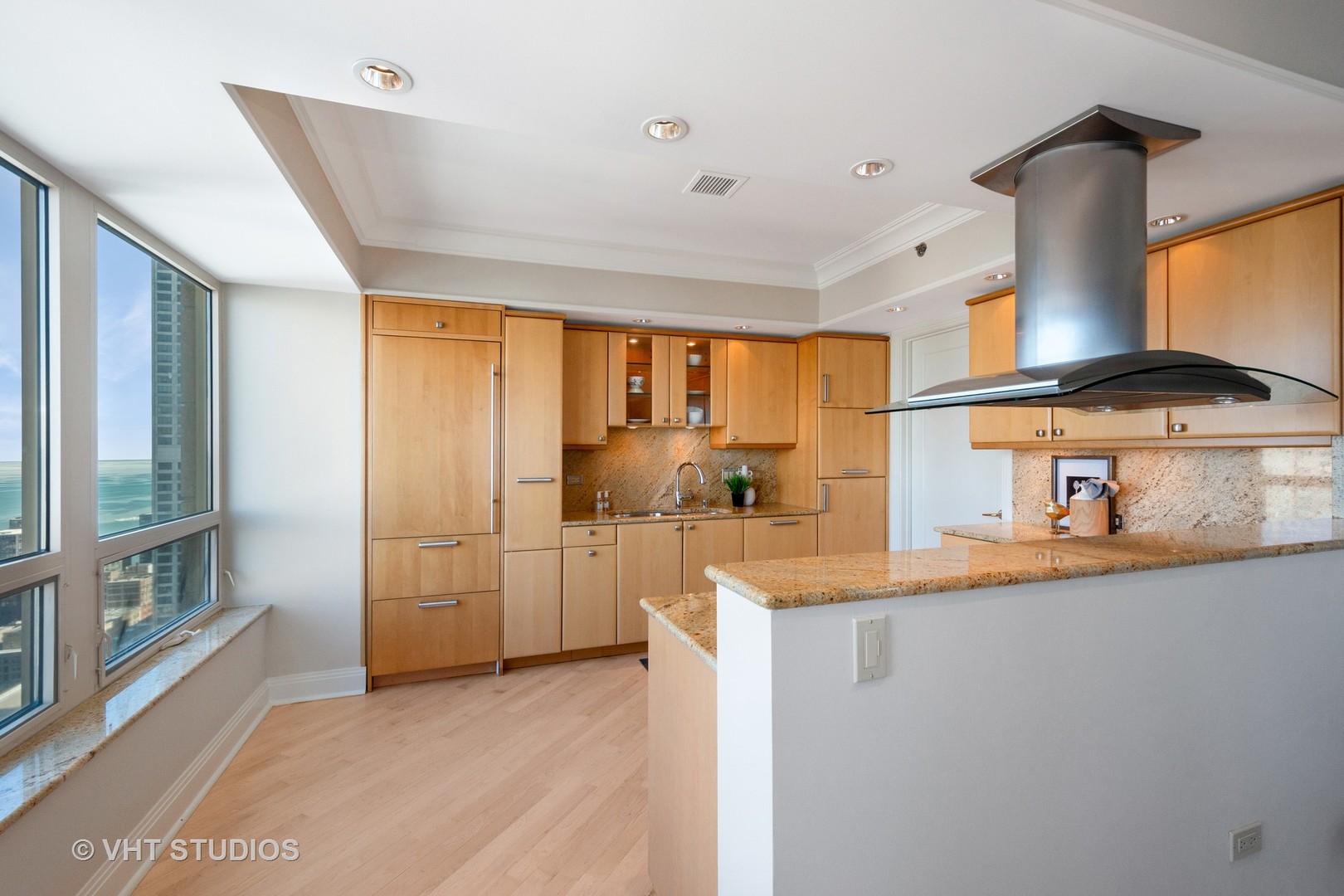 800 N Michigan Avenue Unit: 3703