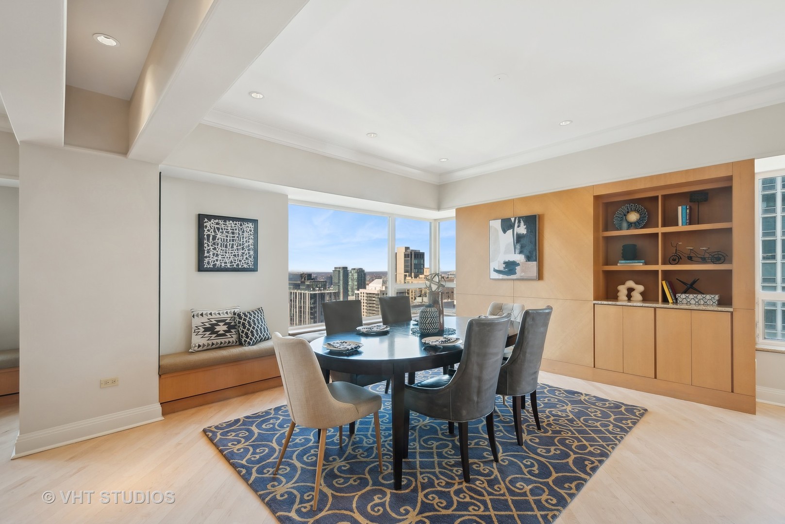 800 N Michigan Avenue Unit: 3703