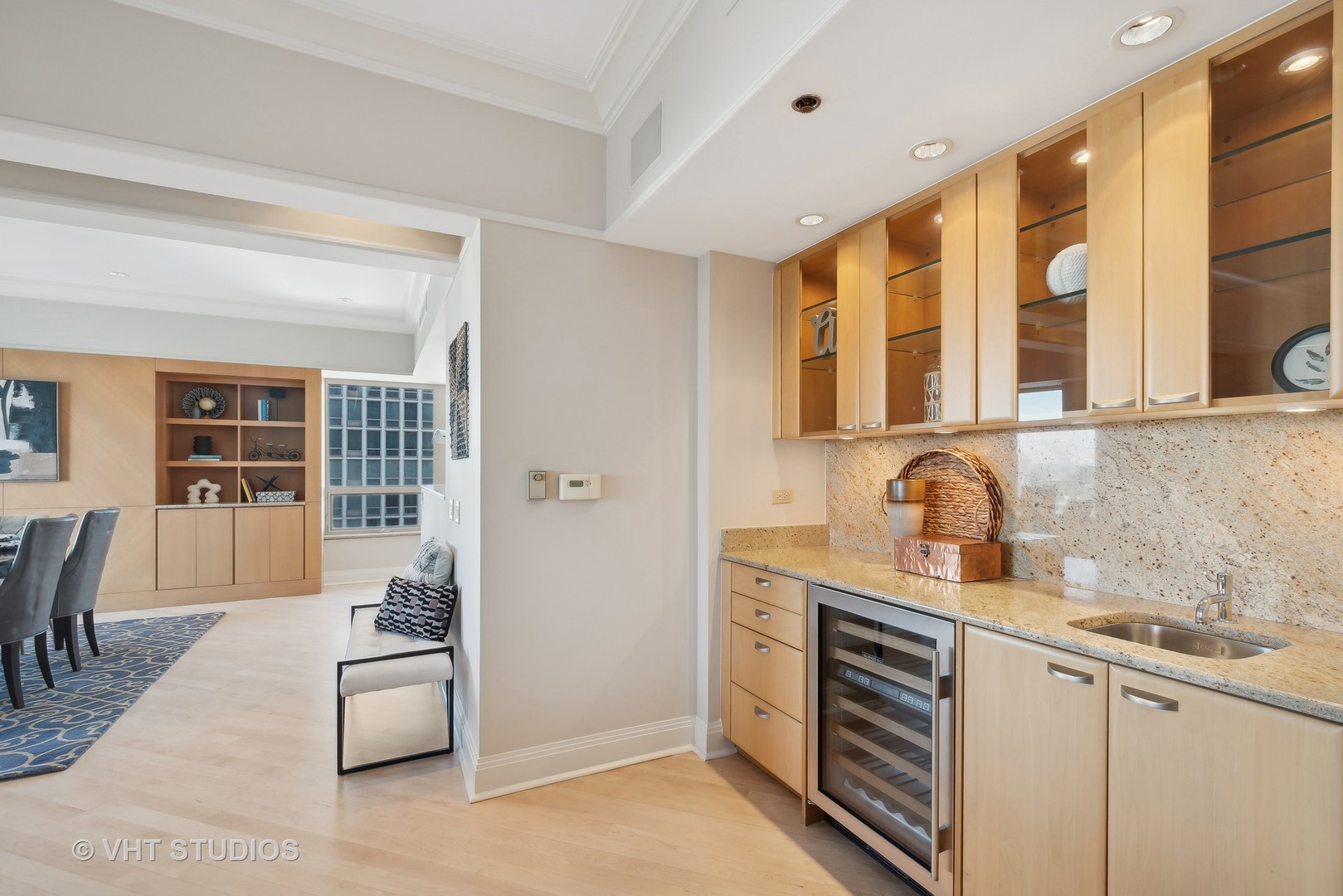 800 N Michigan Avenue Unit: 3703