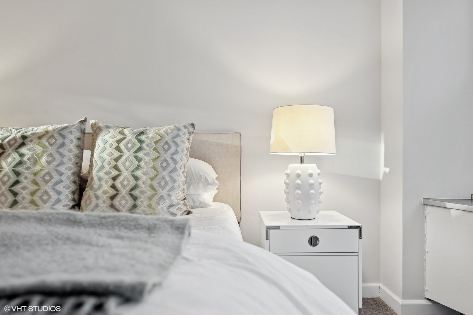 555 W Cornelia Avenue Unit: 201