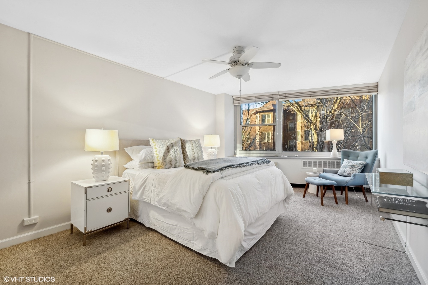 555 W Cornelia Avenue Unit: 201