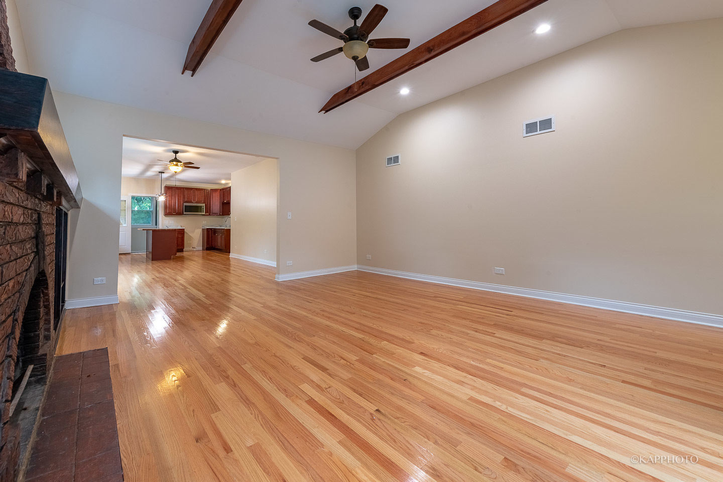 1712 W Beverly Glen Parkway