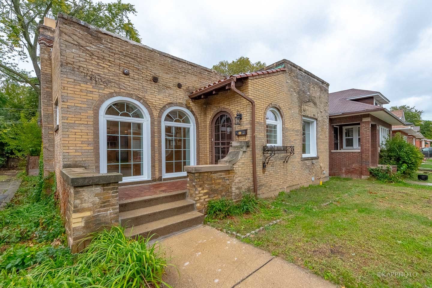 1712 W Beverly Glen Parkway