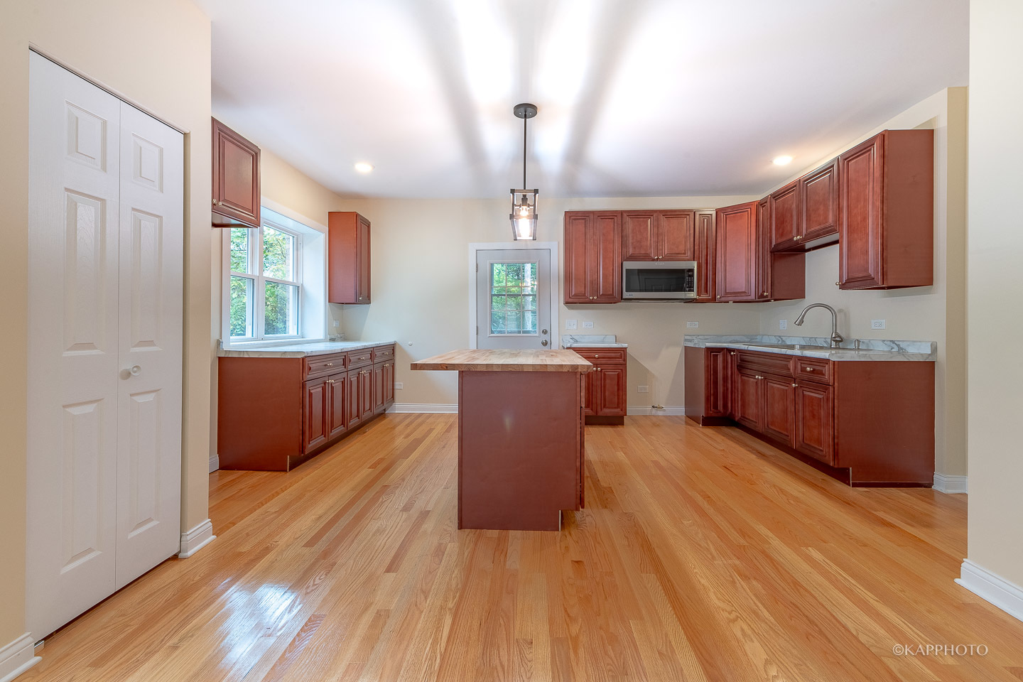 1712 W Beverly Glen Parkway