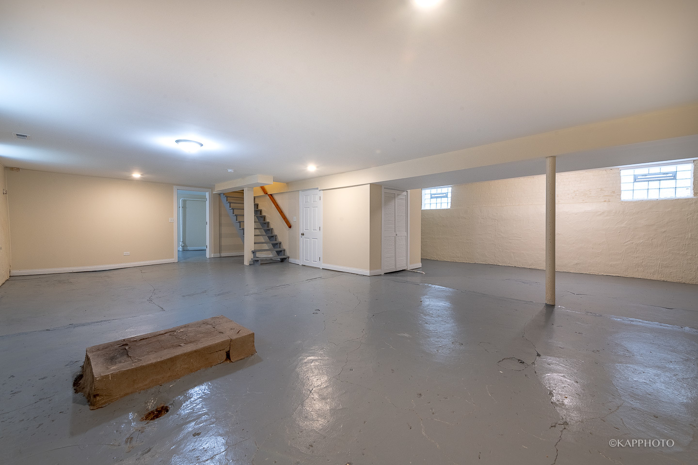 1712 W Beverly Glen Parkway