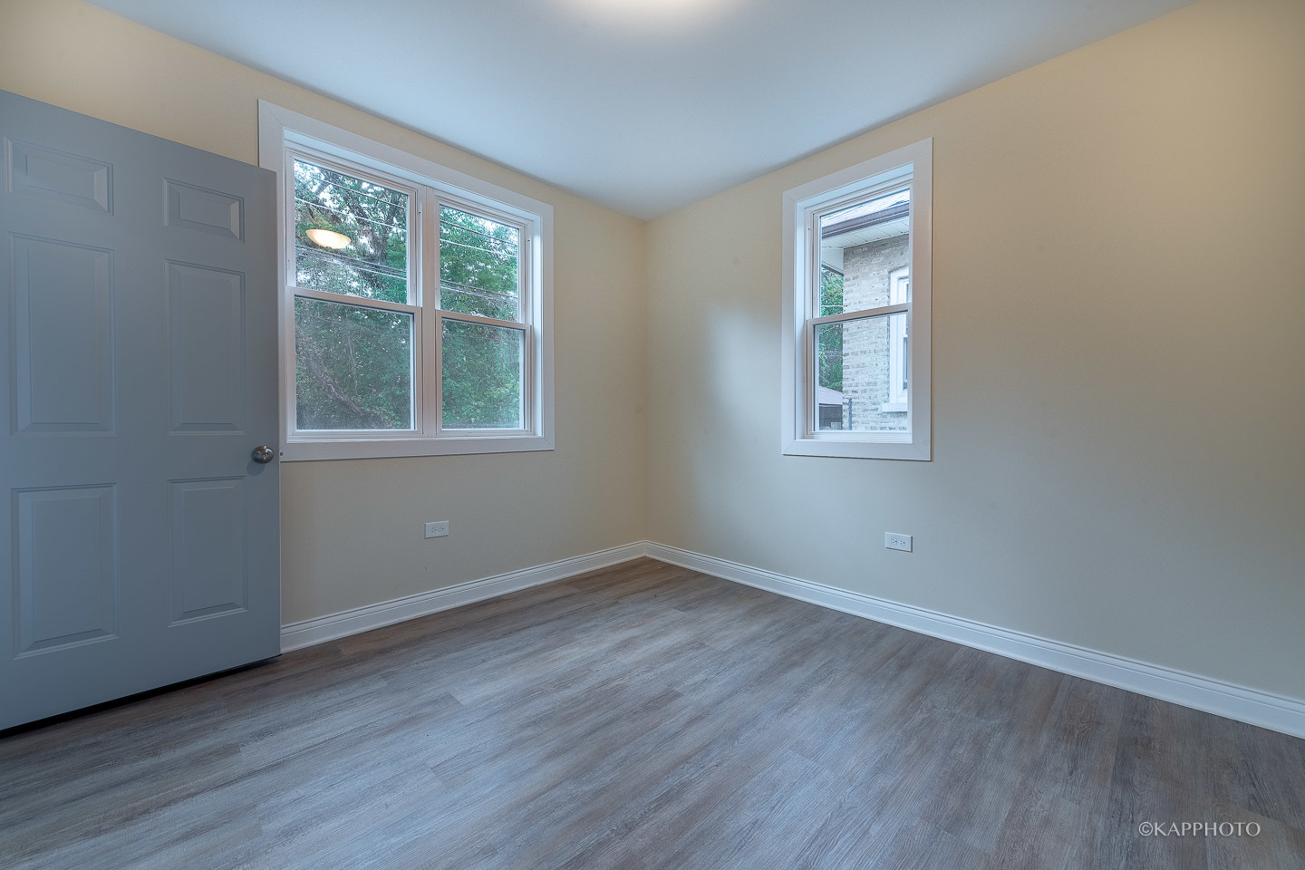 1712 W Beverly Glen Parkway