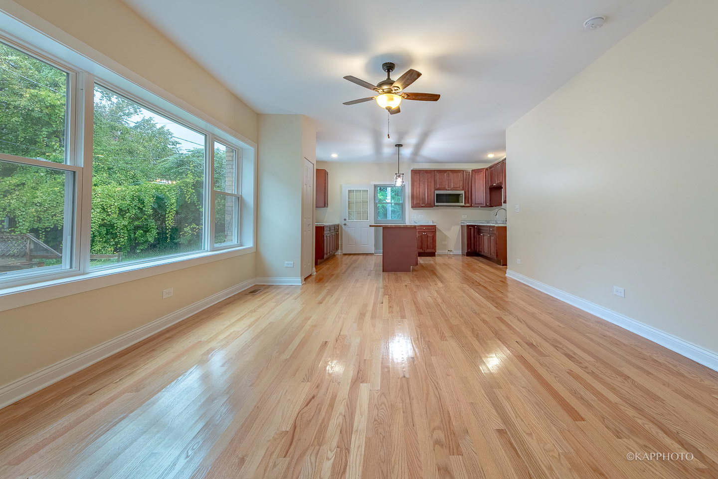 1712 W Beverly Glen Parkway