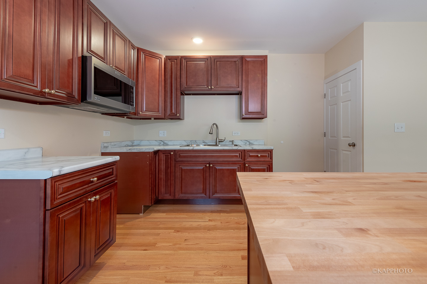 1712 W Beverly Glen Parkway
