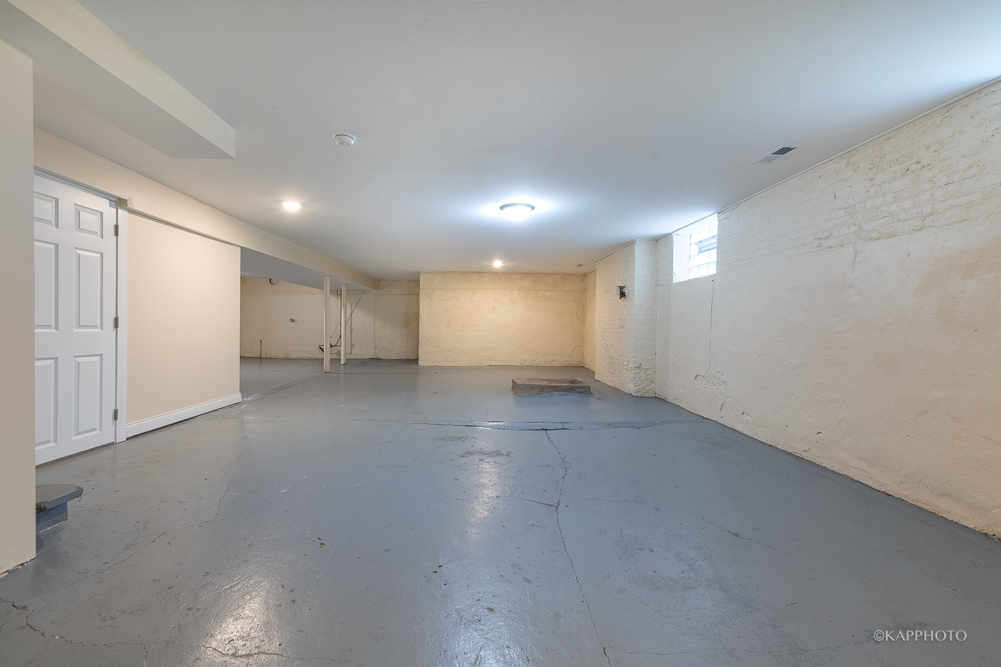 1712 W Beverly Glen Parkway