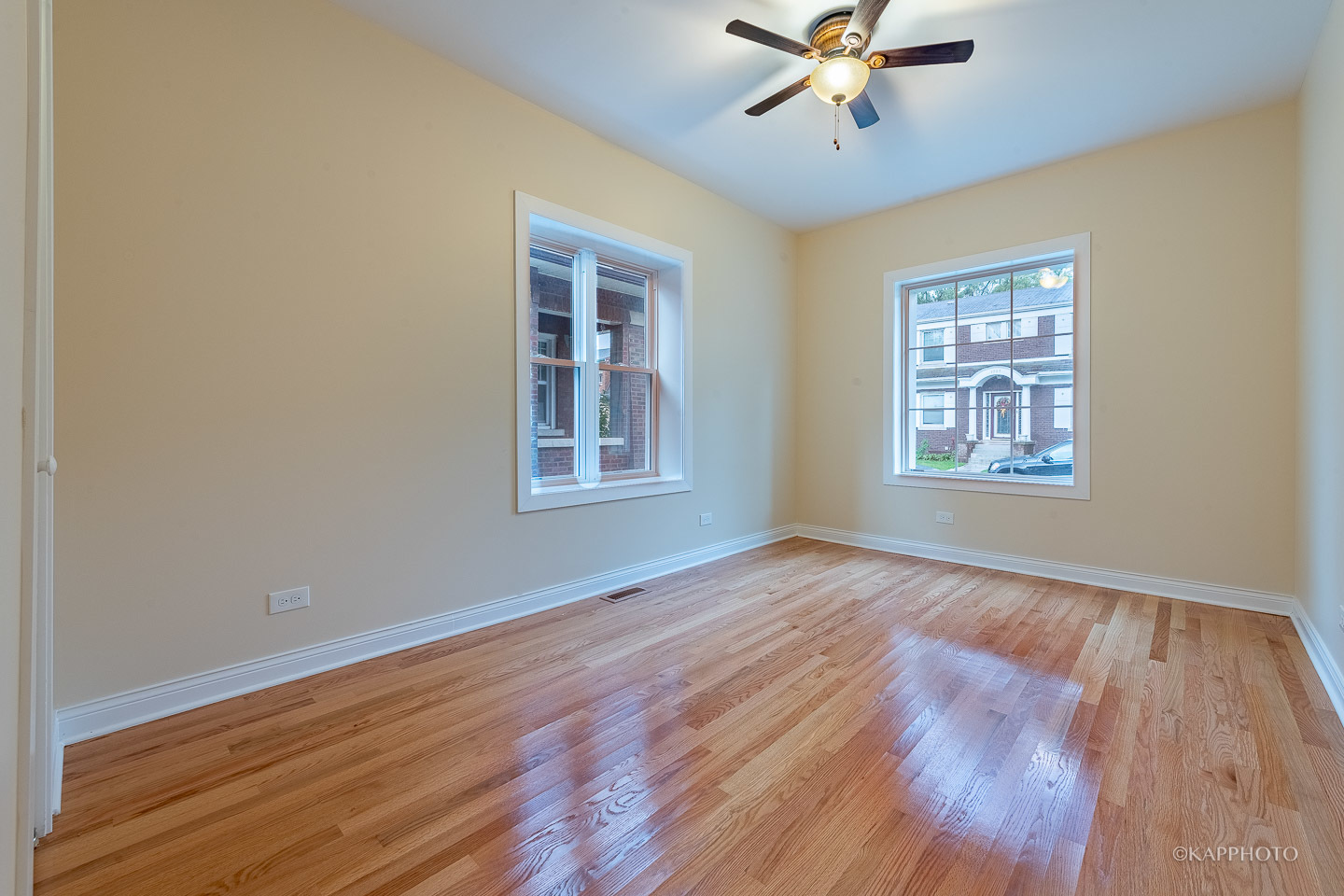 1712 W Beverly Glen Parkway
